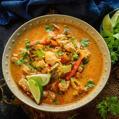 Free Range Thai Red Chicken Curry with Fresh Basil, Broccoli & Bamboo Shoots 350g (Gluten-free)