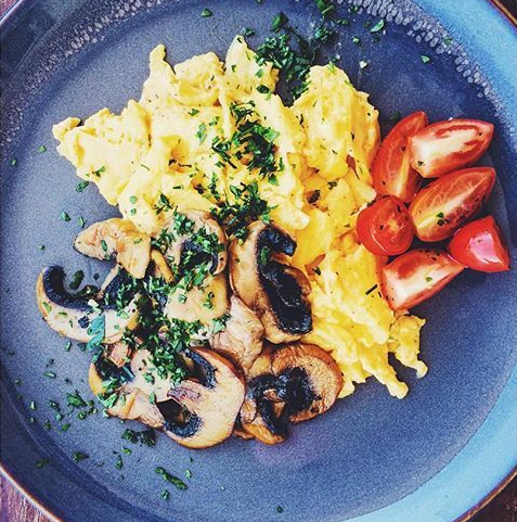Scrambled Eggs with Cream, Spinach, Mushroom and Tomato (NDIS)