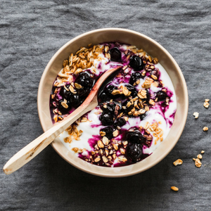 Berry and Yogurt Bowl with Toasted Almonds (Breakfast)